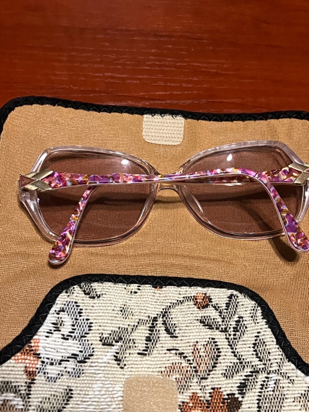 70’s style Clear Pink-Tinted Women's Sunglasses - Picture 3 of 5